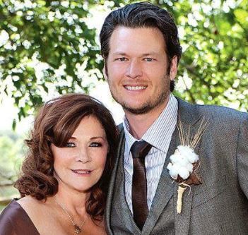 Richie Shelton mother Dorothy and brother Blake Shelton.
